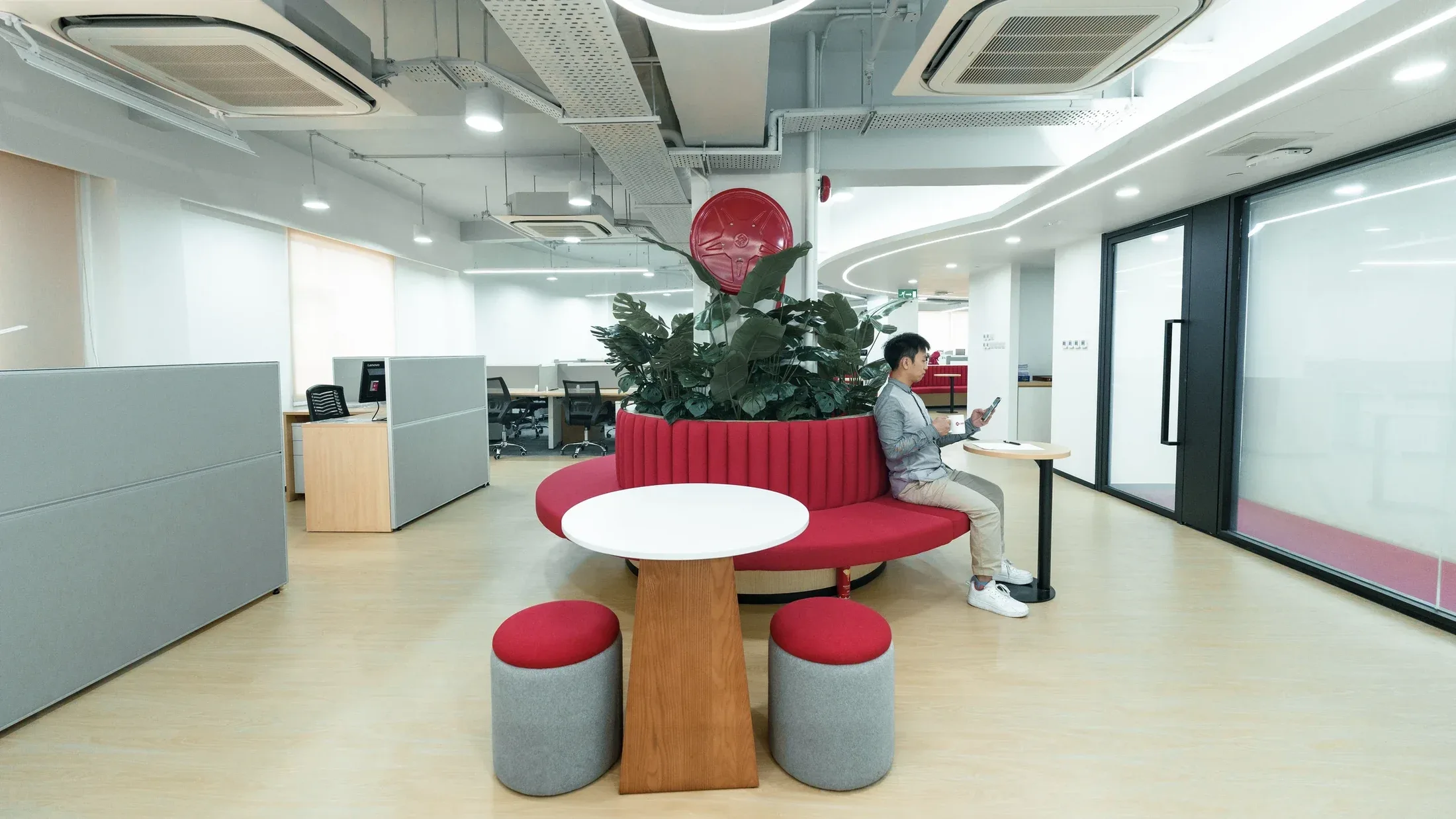 DKSH Workplace — Ruang dan detail