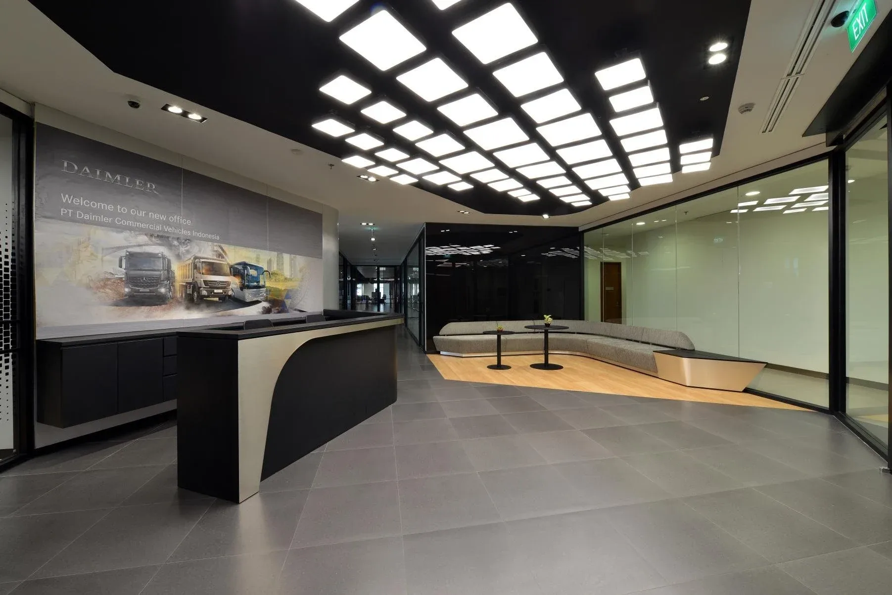 Mercedes-Benz — Suasana tempat kerja