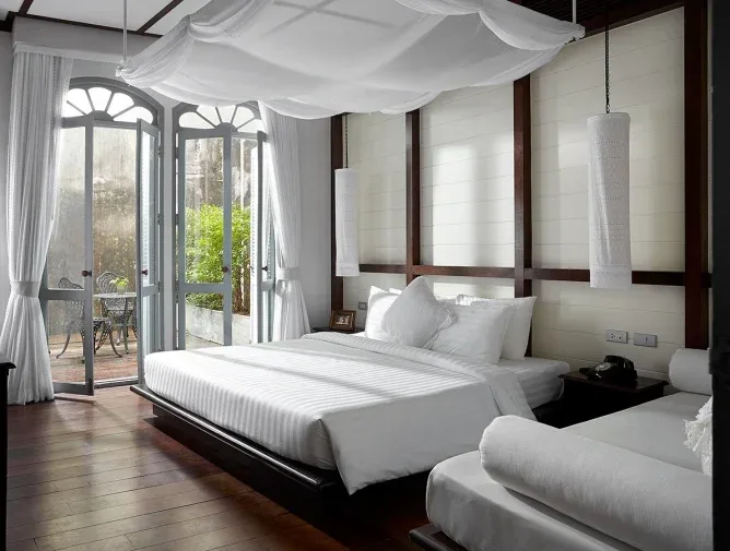 ON ON Hotel — Interior dan detail material